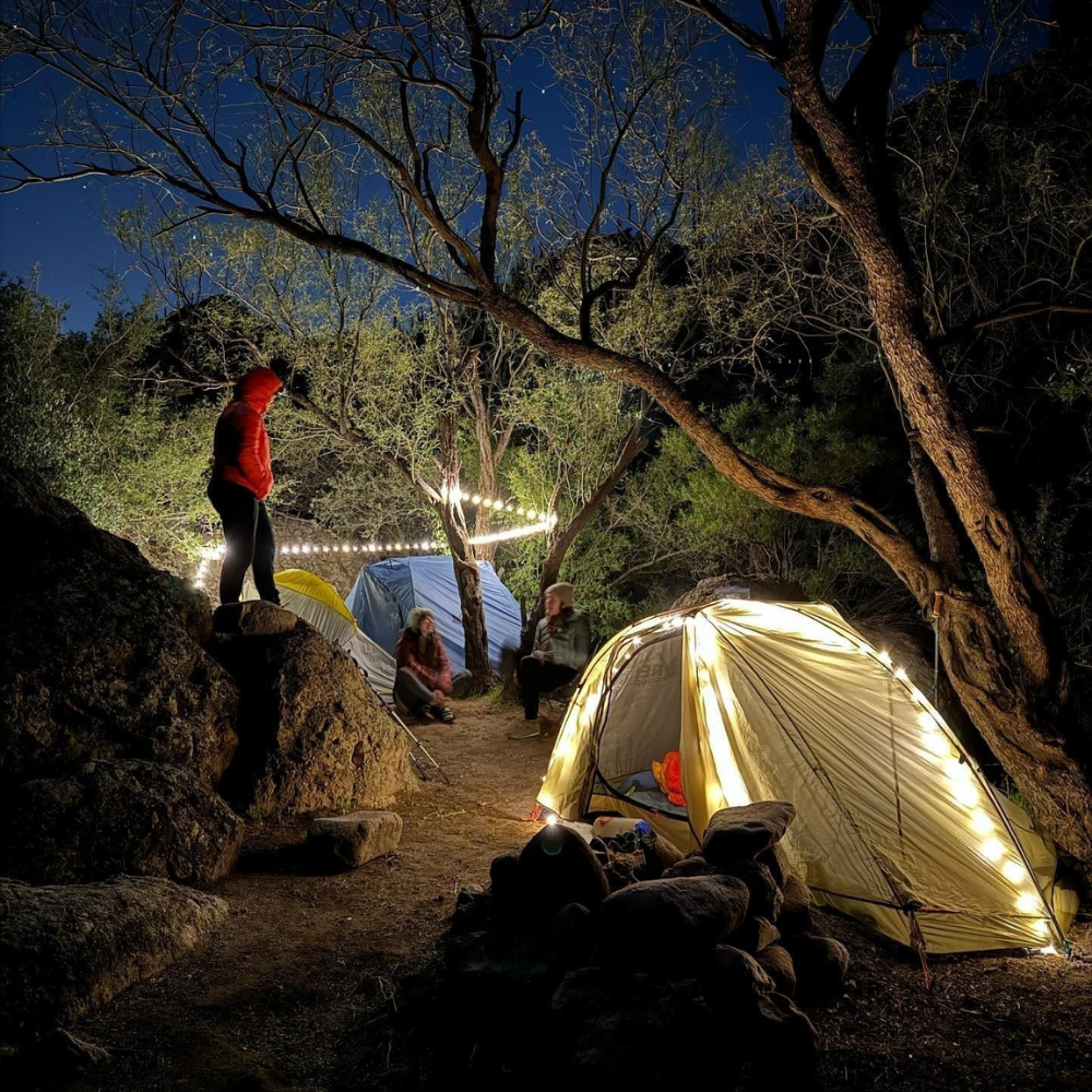 I80- Lampe de camping 3-en-1 : éclaire, dépanne, recharge